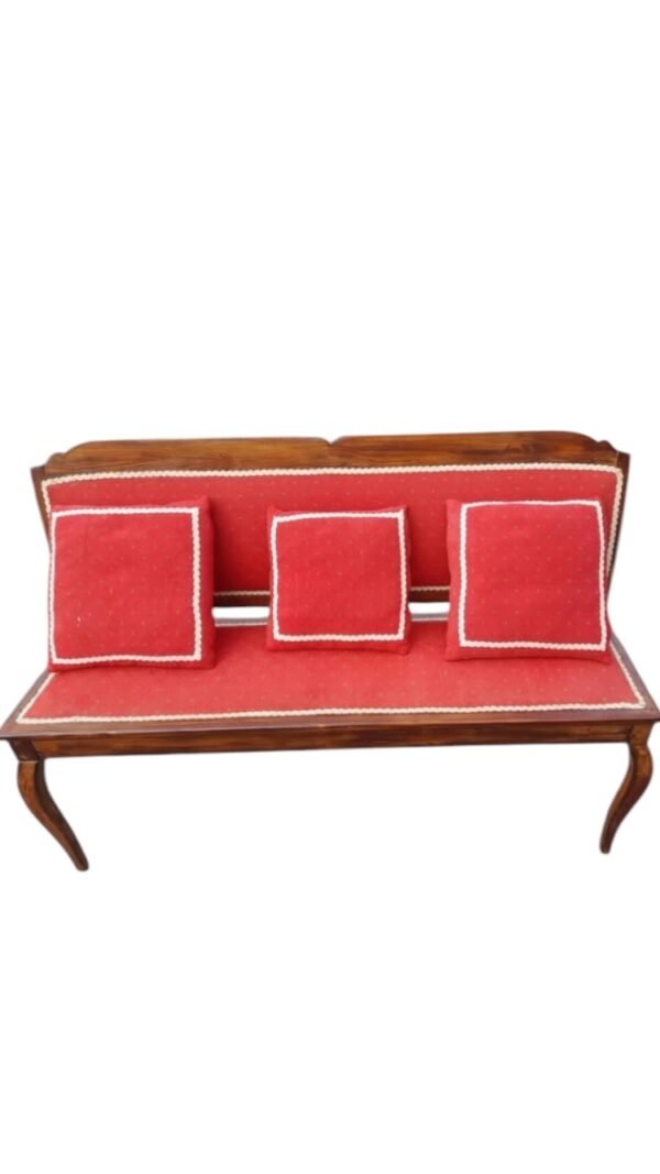 Lavice s polštářky