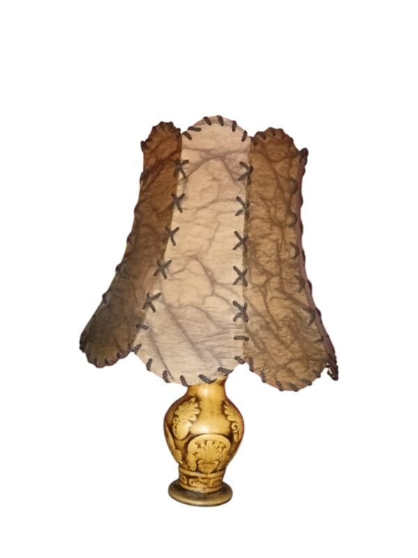 Zajímavá lampa s kůží