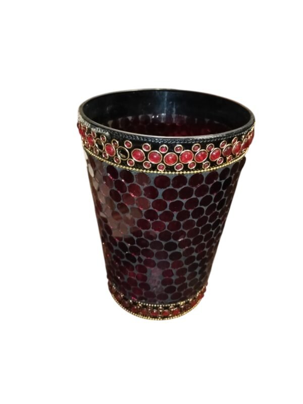 Červená váza dekorativní