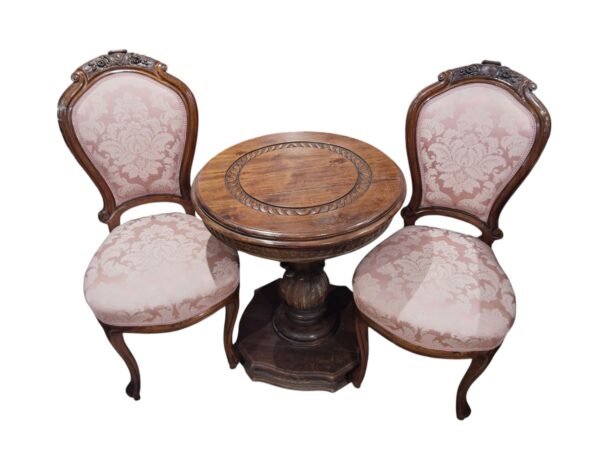 Kulatý stolek a židle