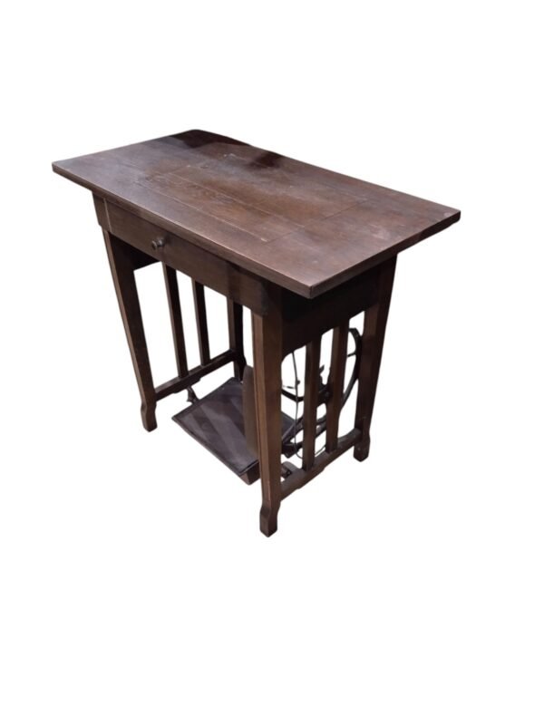 Stolní šicí stroj