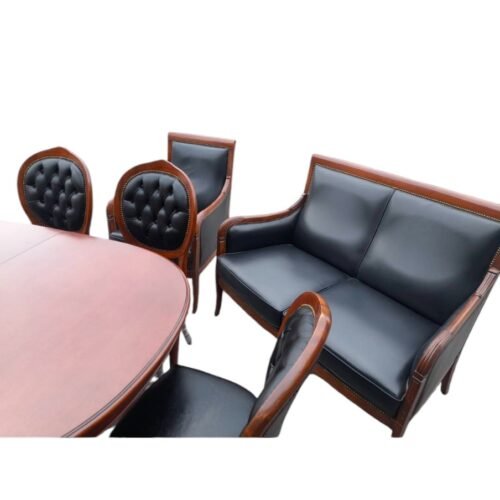 Pohovka, židle a stůl