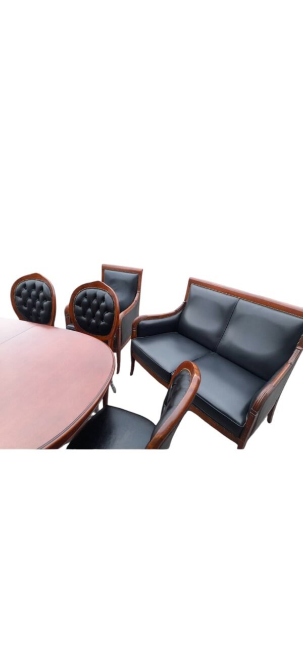 Pohovka, židle a stůl